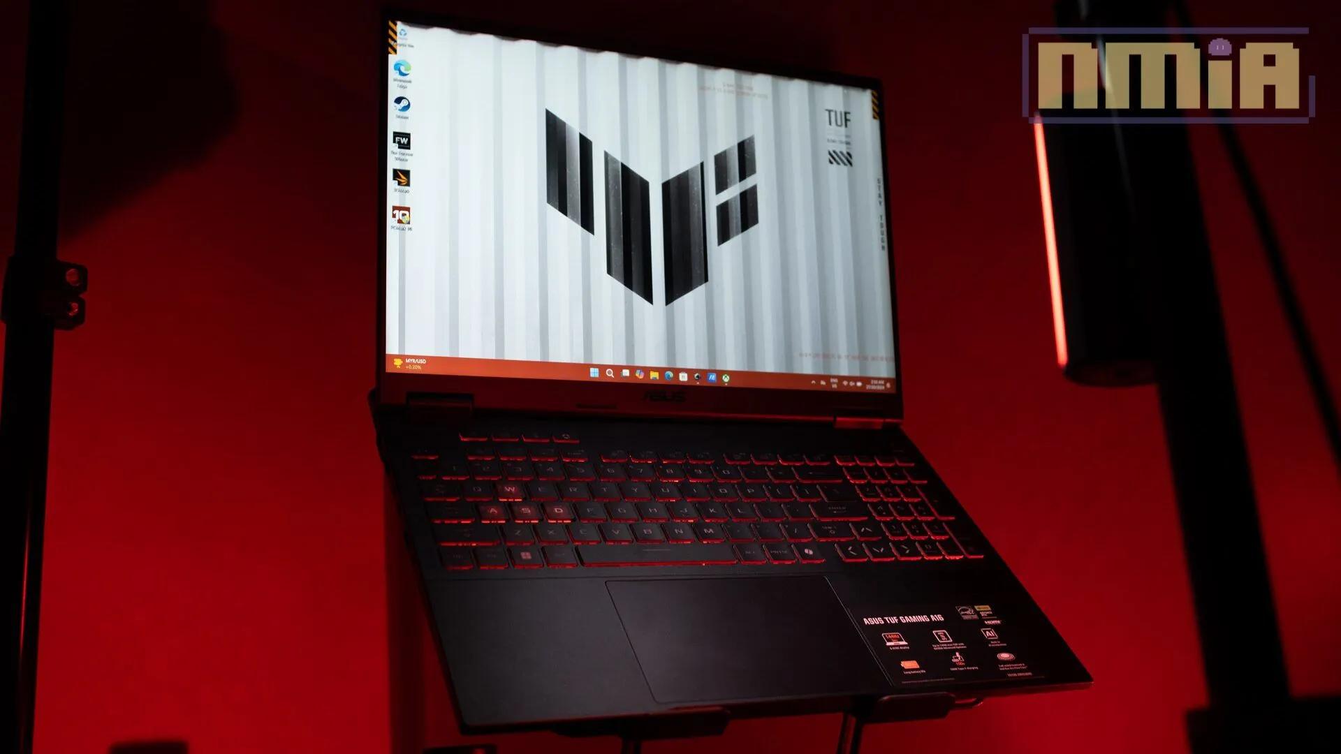 全新 ASUS TUF Gaming A16 (2024) FA608,搭配上強悍的 AMD Ryzen™ AI 9 HX 370,展現出強勁性能與極致效能的結合!