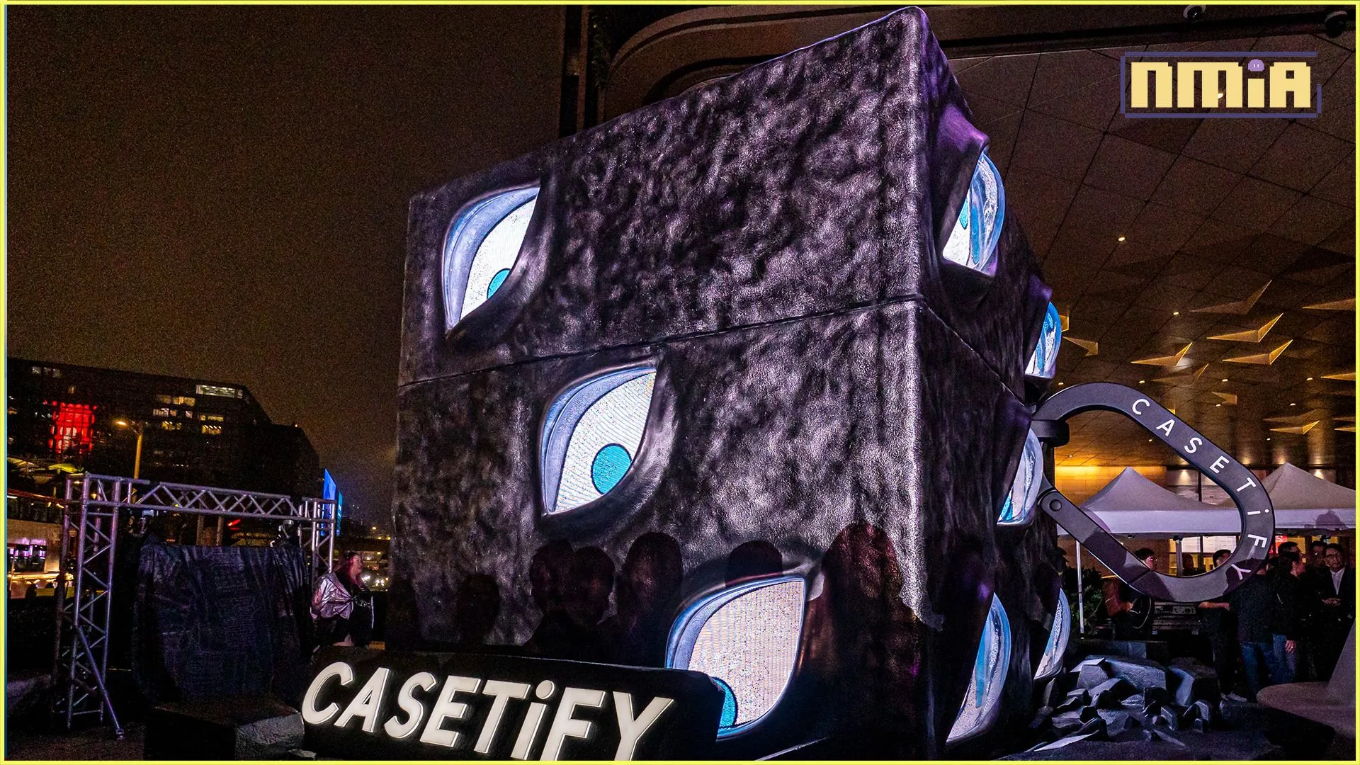 CASETiFY 釋放《咒術迴戰》聯乘系列 打造 4 米巨型「獄門疆」 期間限定店解開封印! 史上最巨型「獄門疆」裝置於 2 月 3 日至 8 日期間降臨香港,勢必震驚全球《咒術迴戰》粉絲