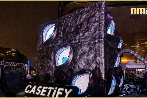 CASETiFY 釋放《咒術迴戰》聯乘系列 打造 4 米巨型「獄門疆」 期間限定店解開封印! 史上最巨型「獄門疆」裝置於 2 月 3 日至 8 日期間降臨香港,勢必震驚全球《咒術迴戰》粉絲